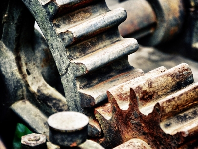 Em março, indústria recua em todos os 15 locais pesquisados