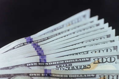 Dólar opera em queda, a R$ 5,58, e Bolsa cai antes de BC decidir juros